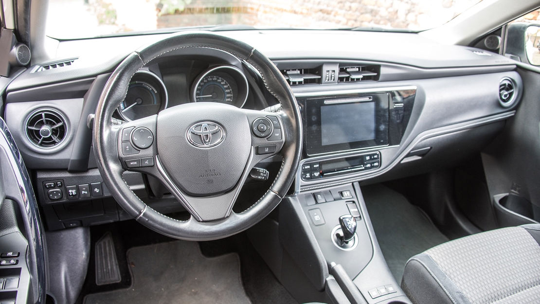 Auris-interieur-dashboard-stuur